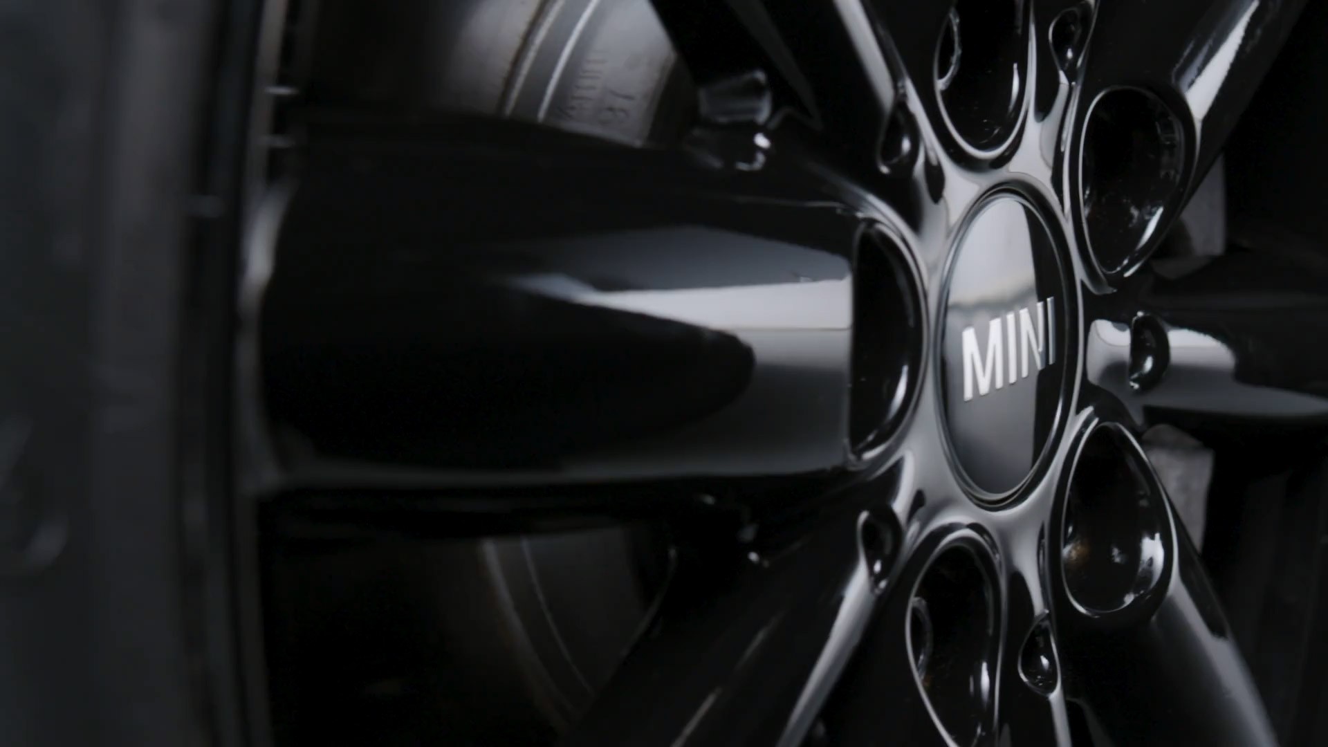 16-inčni Radial spoke točkovi - Jet crne boje - 508